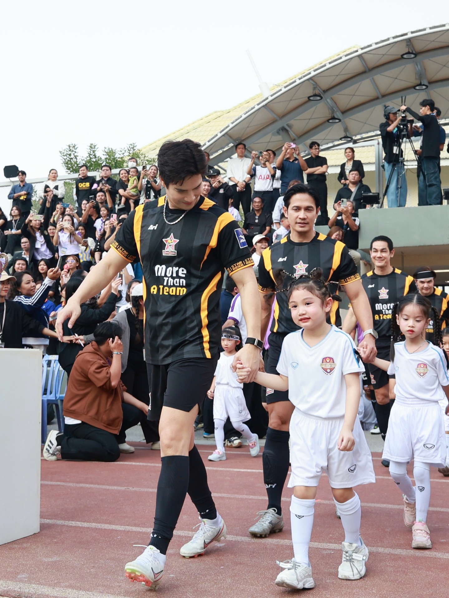 ไมค์ - ภัทรเดช สงวนความดี