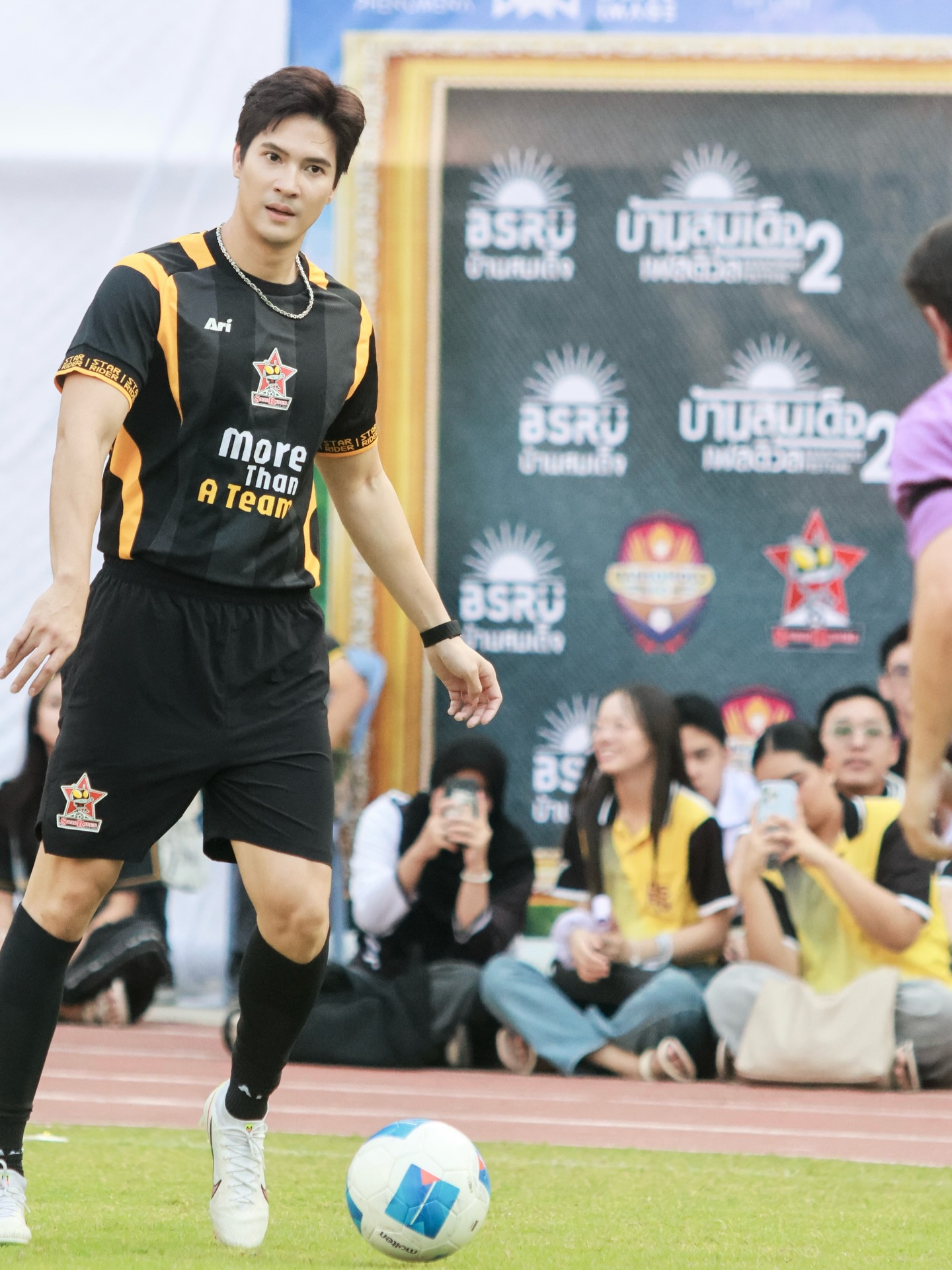 ไมค์ - ภัทรเดช สงวนความดี