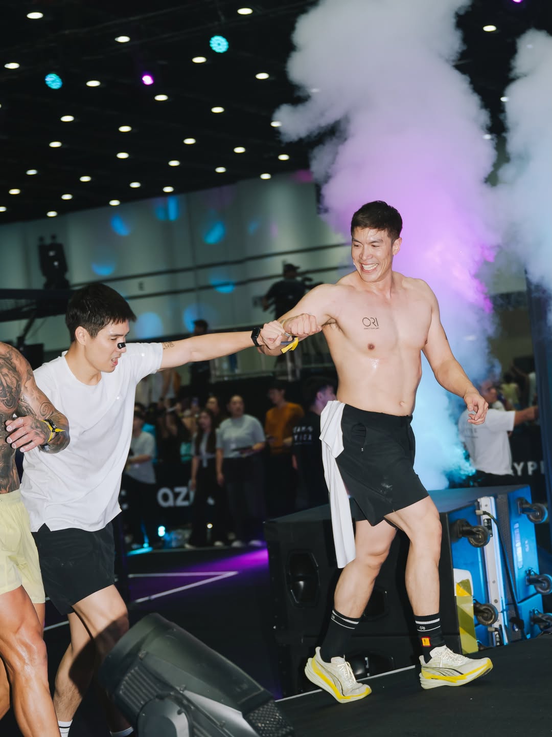 ไมค์ - ภัทรเดช สงวนความดี