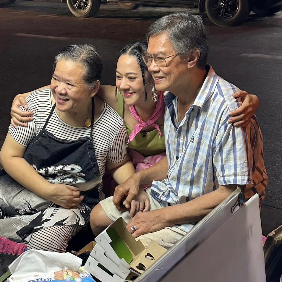 ทับทิม - อัญรินทร์ ธีราธนันพัฒน์