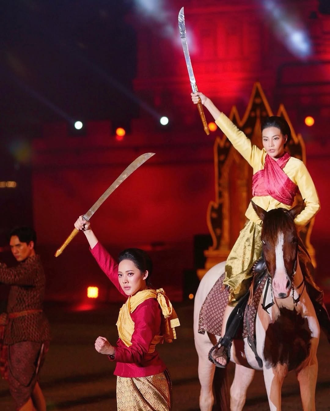 ทับทิม - อัญรินทร์ ธีราธนันพัฒน์