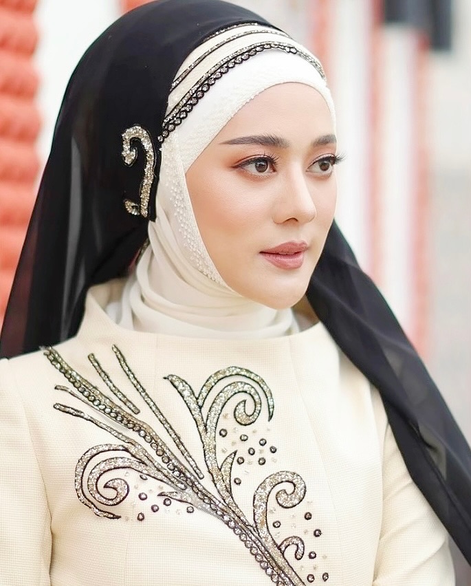 ทับทิม - อัญรินทร์ ธีราธนันพัฒน์