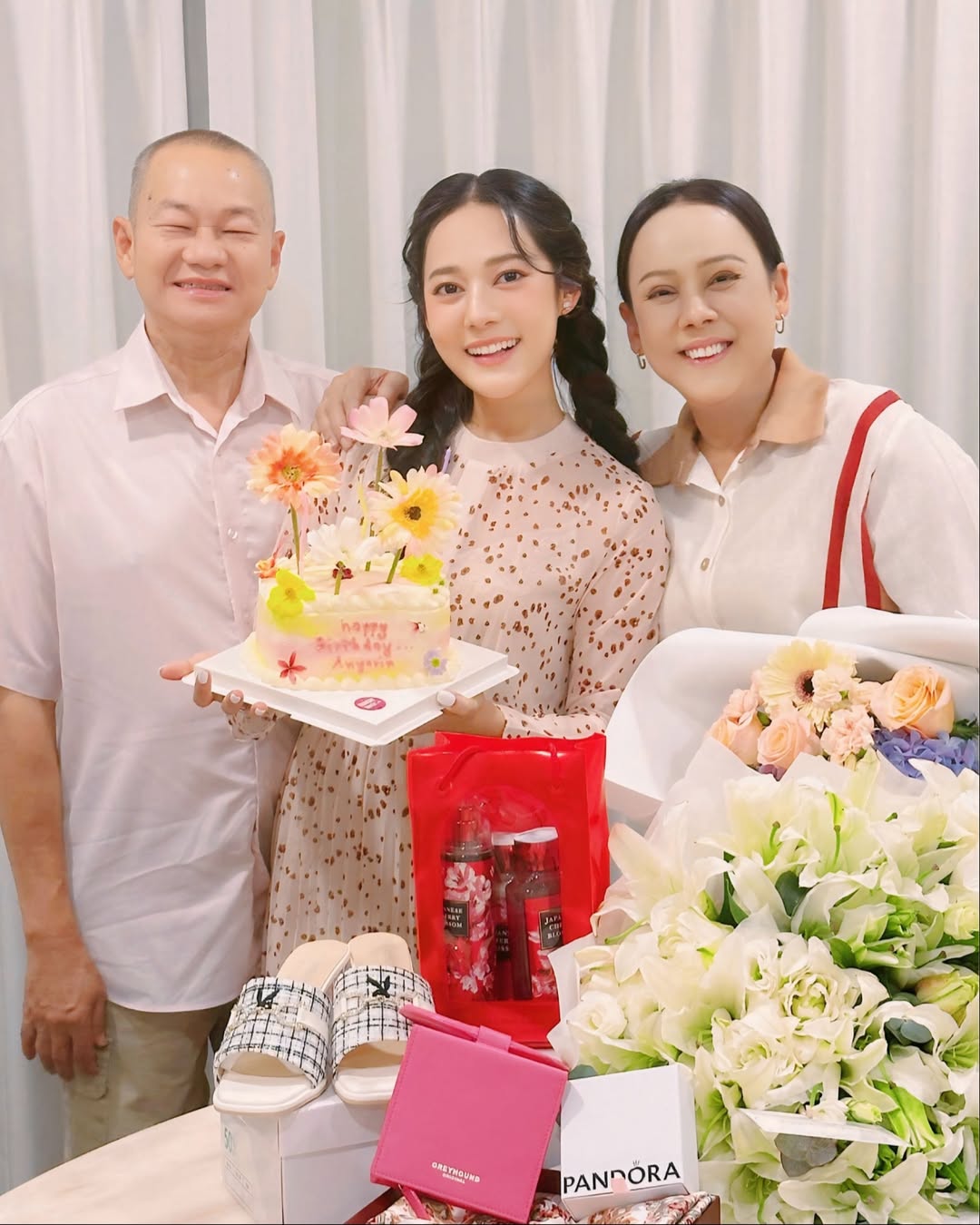 ทับทิม - อัญรินทร์ ธีราธนันพัฒน์