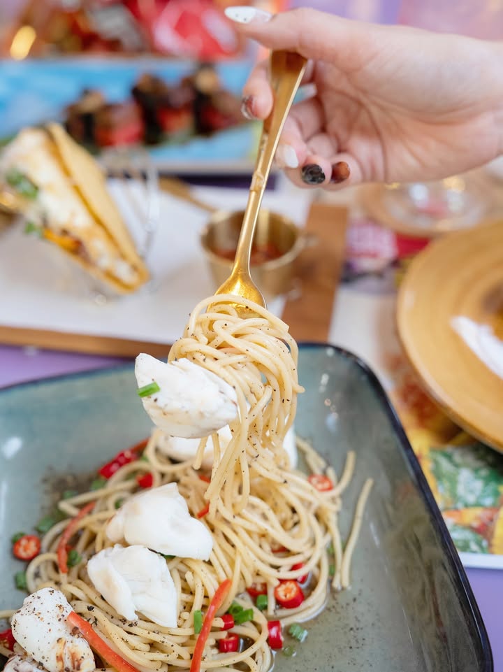 ทับทิม - อัญรินทร์ ธีราธนันพัฒน์