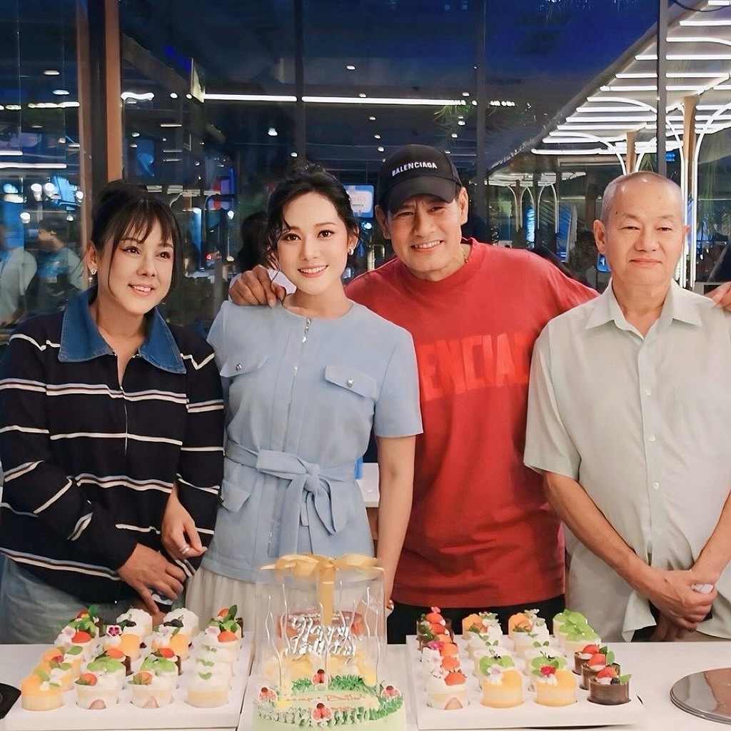 ทับทิม - อัญรินทร์ ธีราธนันพัฒน์