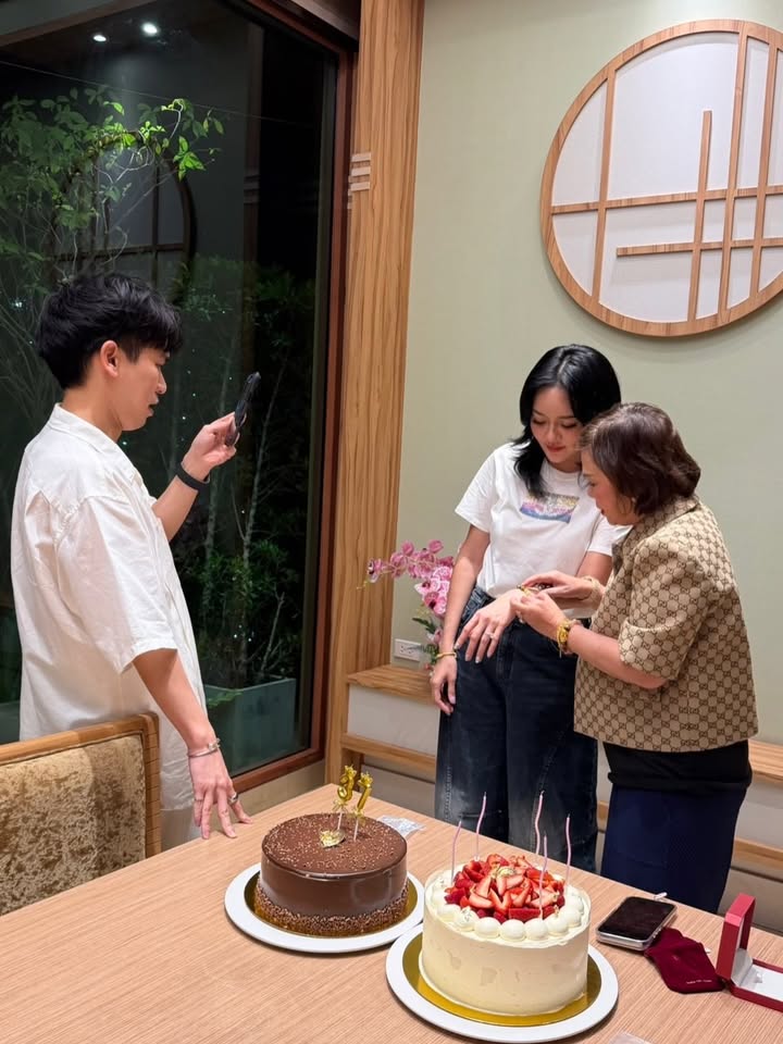 แก้มบุ๋ม - ปรียาดา สิทธาไชย