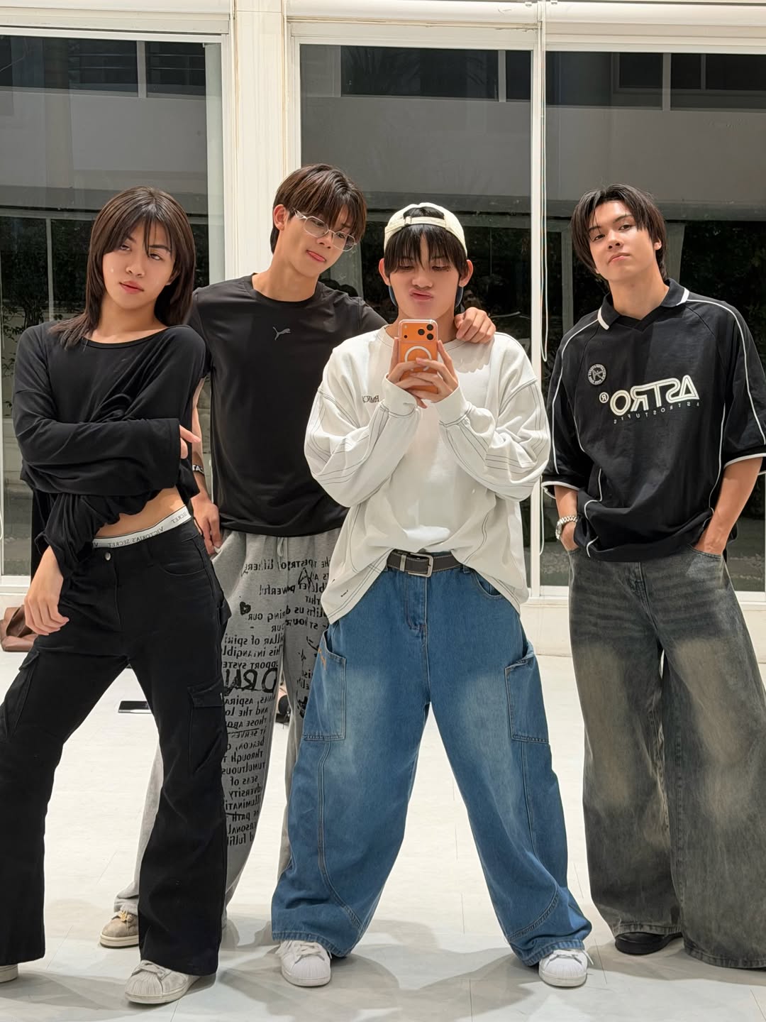 มิน - ธนกฤต ยิ่งวัฒนกุล