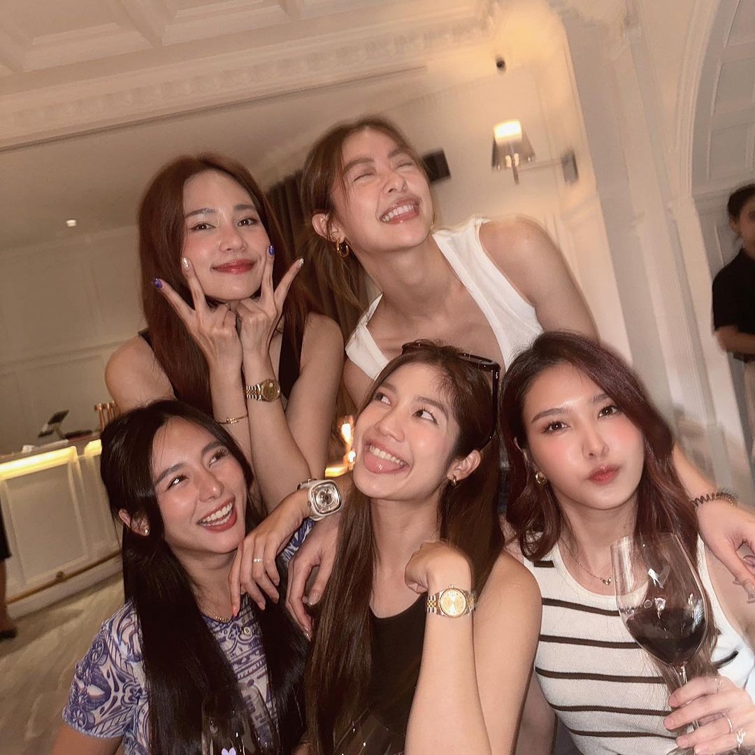 เฟิร์น - นพจิรา ฤกษ์ขจรนามกุล