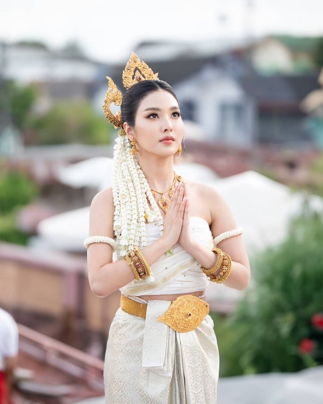 เฟิร์น - นพจิรา ฤกษ์ขจรนามกุล