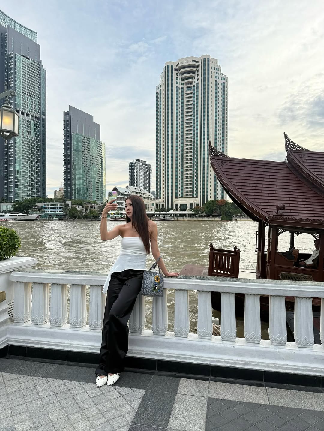 เฟิร์น - นพจิรา ฤกษ์ขจรนามกุล