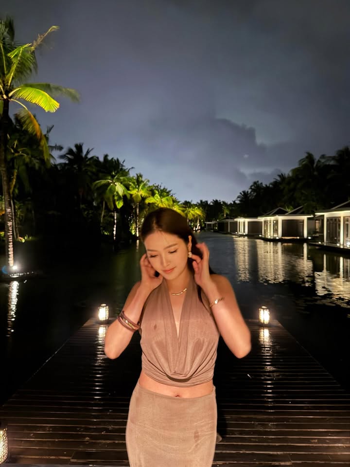 เฟิร์น - นพจิรา ฤกษ์ขจรนามกุล