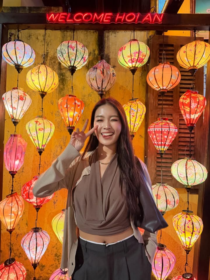 เฟิร์น - นพจิรา ฤกษ์ขจรนามกุล