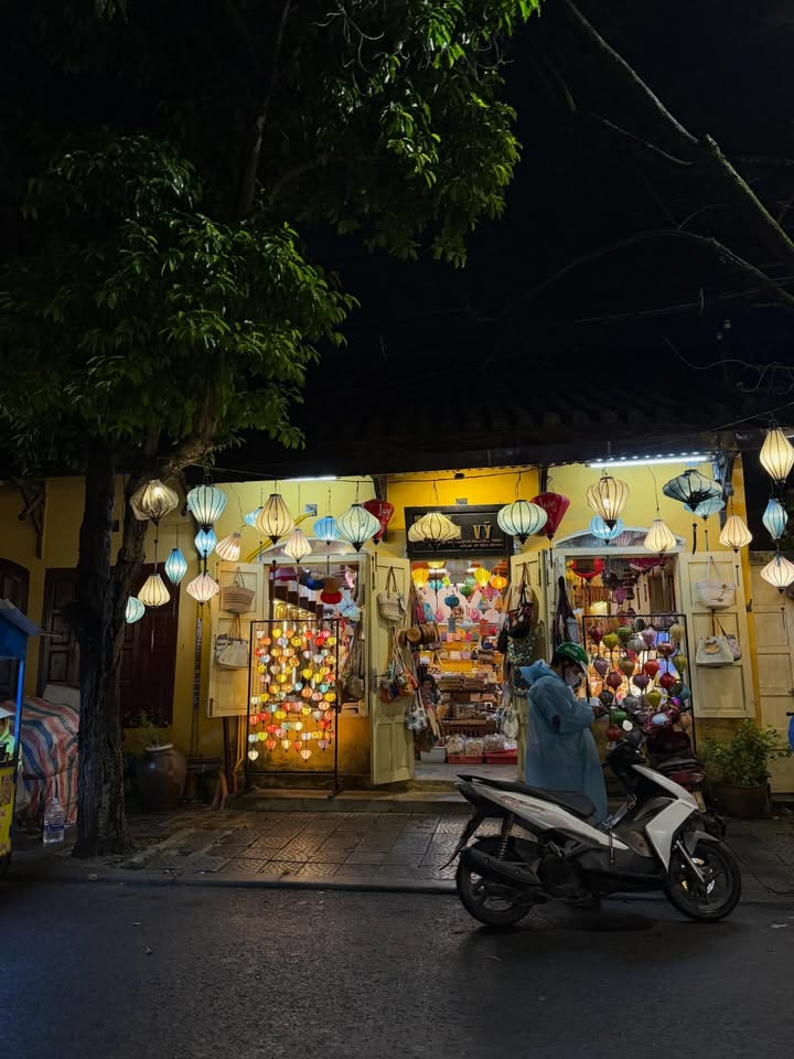 เฟิร์น - นพจิรา ฤกษ์ขจรนามกุล