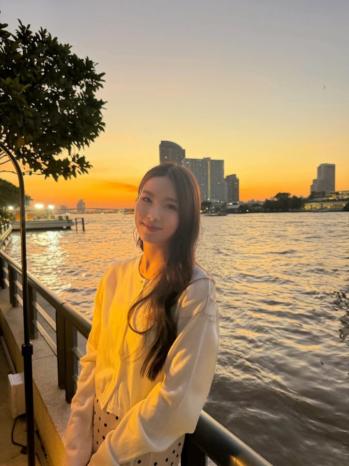 เฟิร์น - นพจิรา ฤกษ์ขจรนามกุล