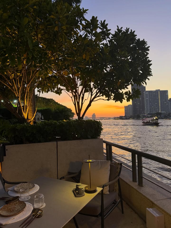 เฟิร์น - นพจิรา ฤกษ์ขจรนามกุล