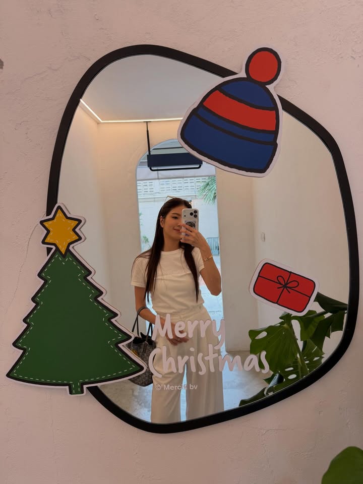 เฟิร์น - นพจิรา ฤกษ์ขจรนามกุล