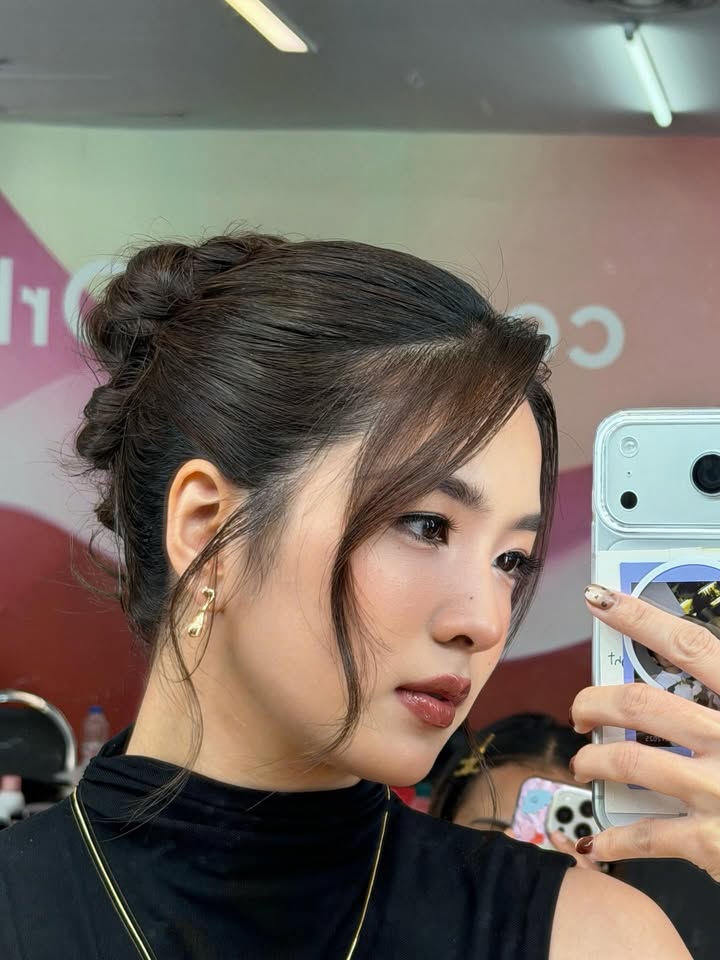 เฟิร์น - นพจิรา ฤกษ์ขจรนามกุล