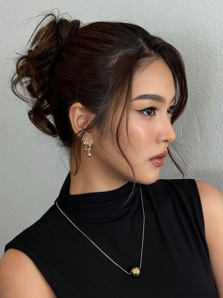 เฟิร์น - นพจิรา ฤกษ์ขจรนามกุล