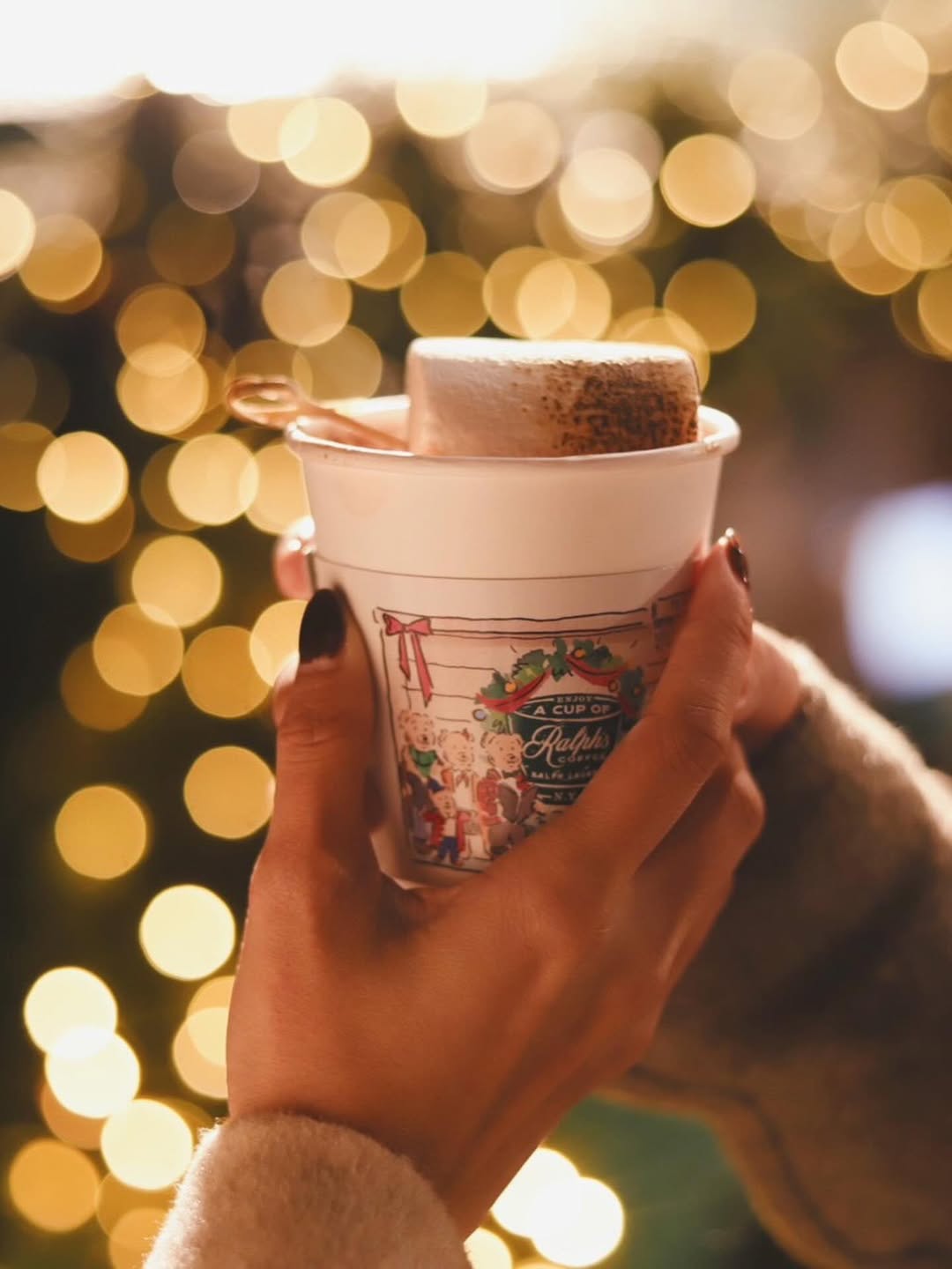 เฟิร์น - นพจิรา ฤกษ์ขจรนามกุล