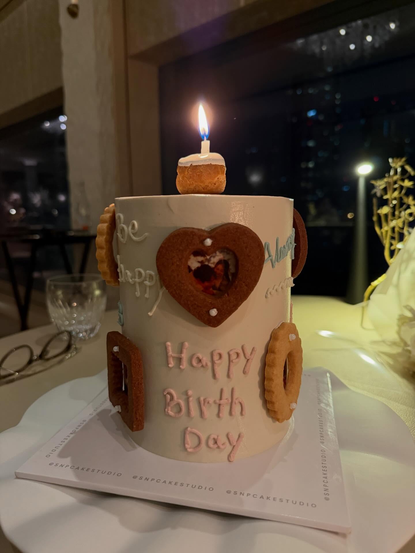 เฟิร์น - นพจิรา ฤกษ์ขจรนามกุล