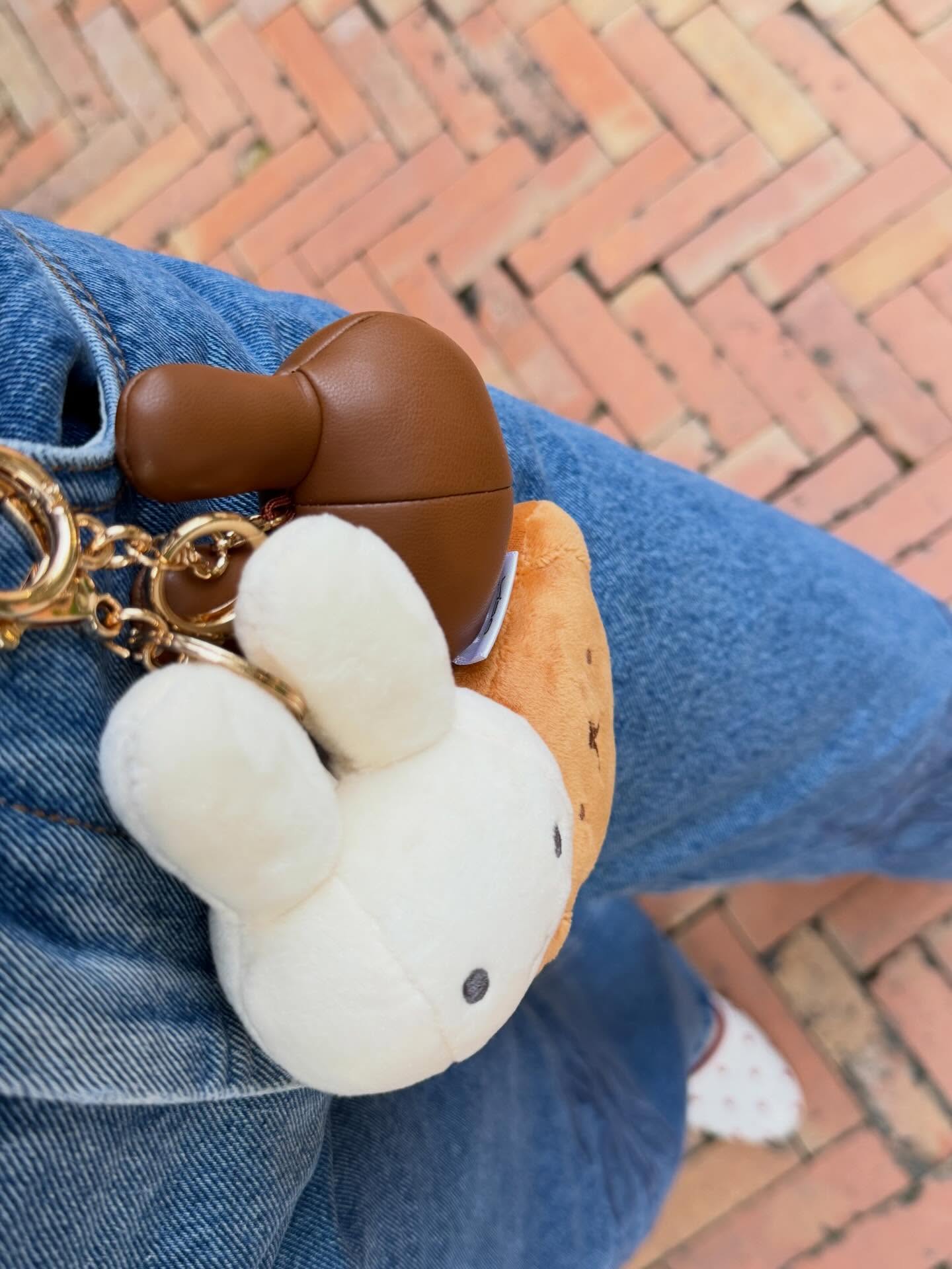 เฟิร์น - นพจิรา ฤกษ์ขจรนามกุล