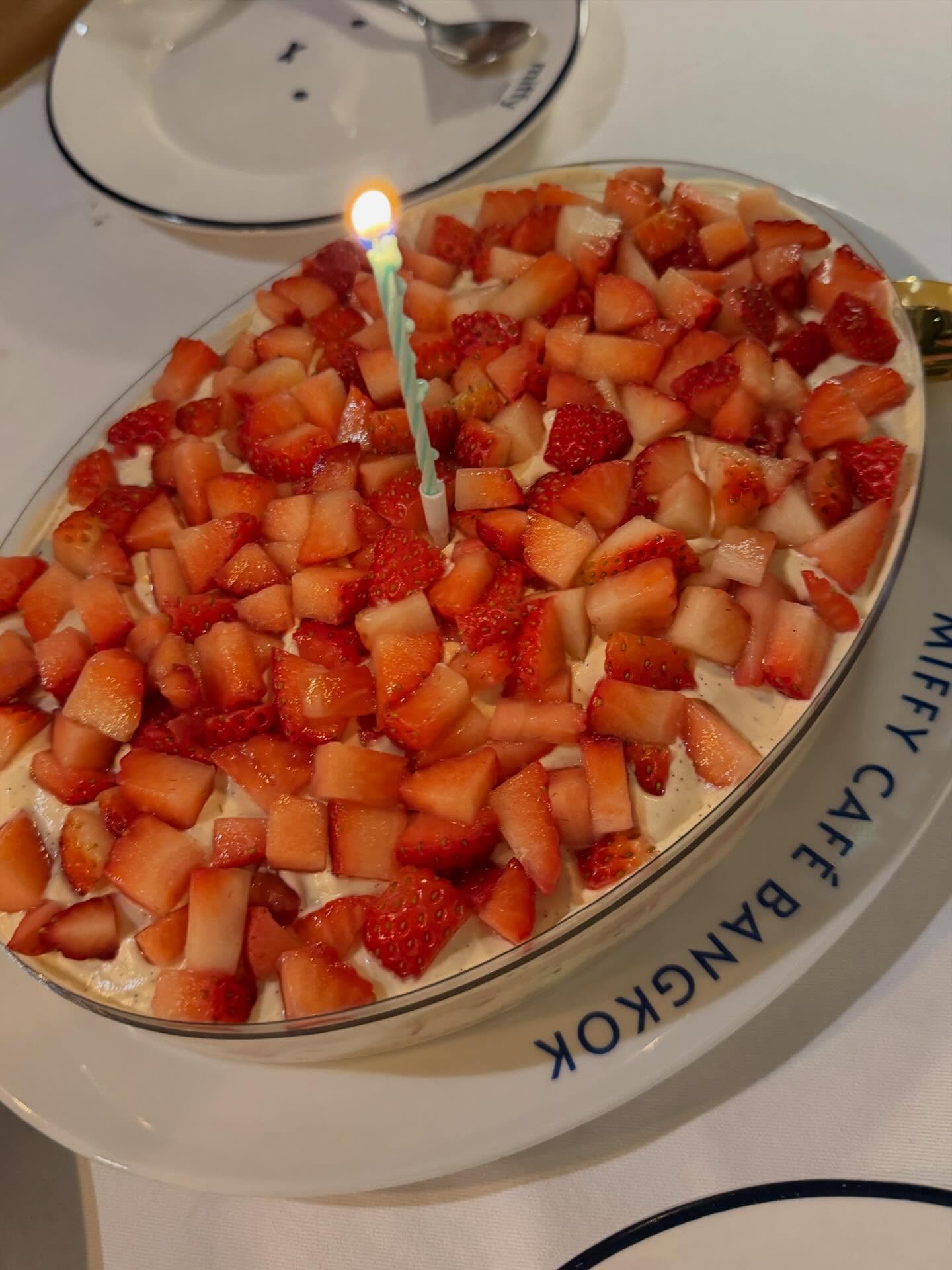 เฟิร์น - นพจิรา ฤกษ์ขจรนามกุล