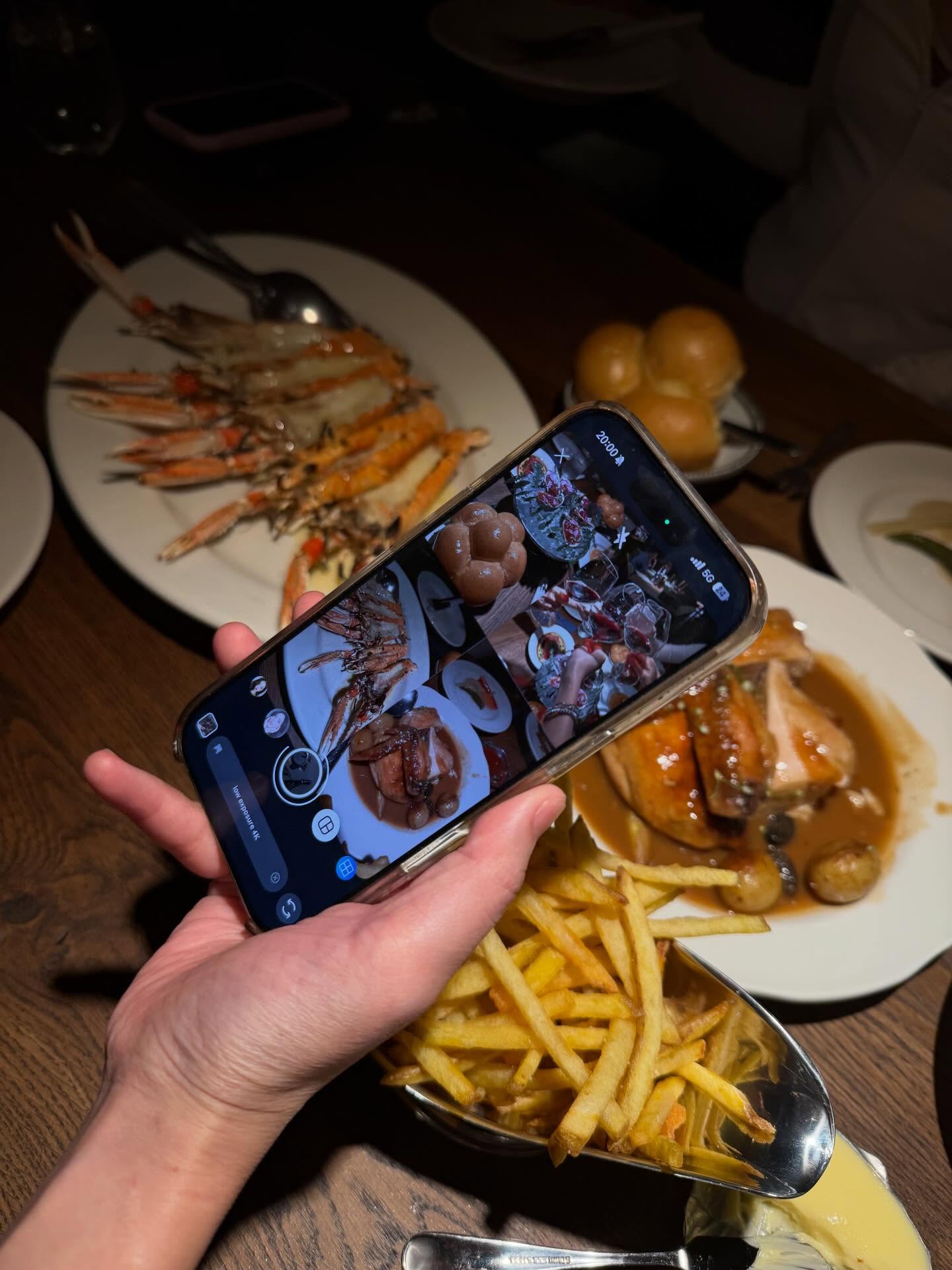 เฟิร์น - นพจิรา ฤกษ์ขจรนามกุล