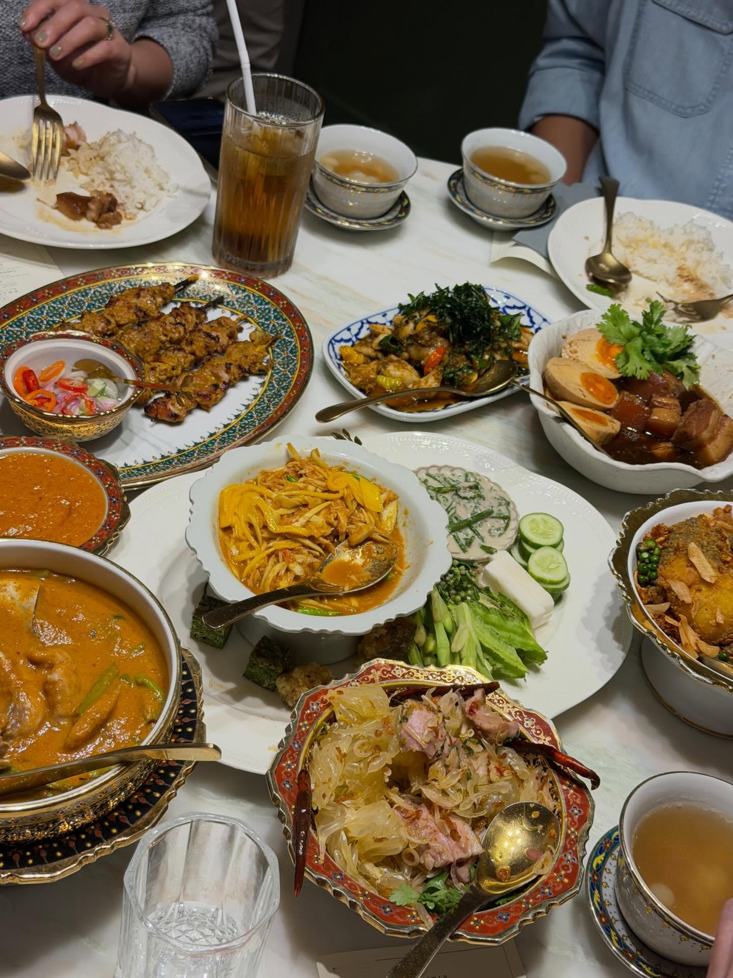 เฟิร์น - นพจิรา ฤกษ์ขจรนามกุล