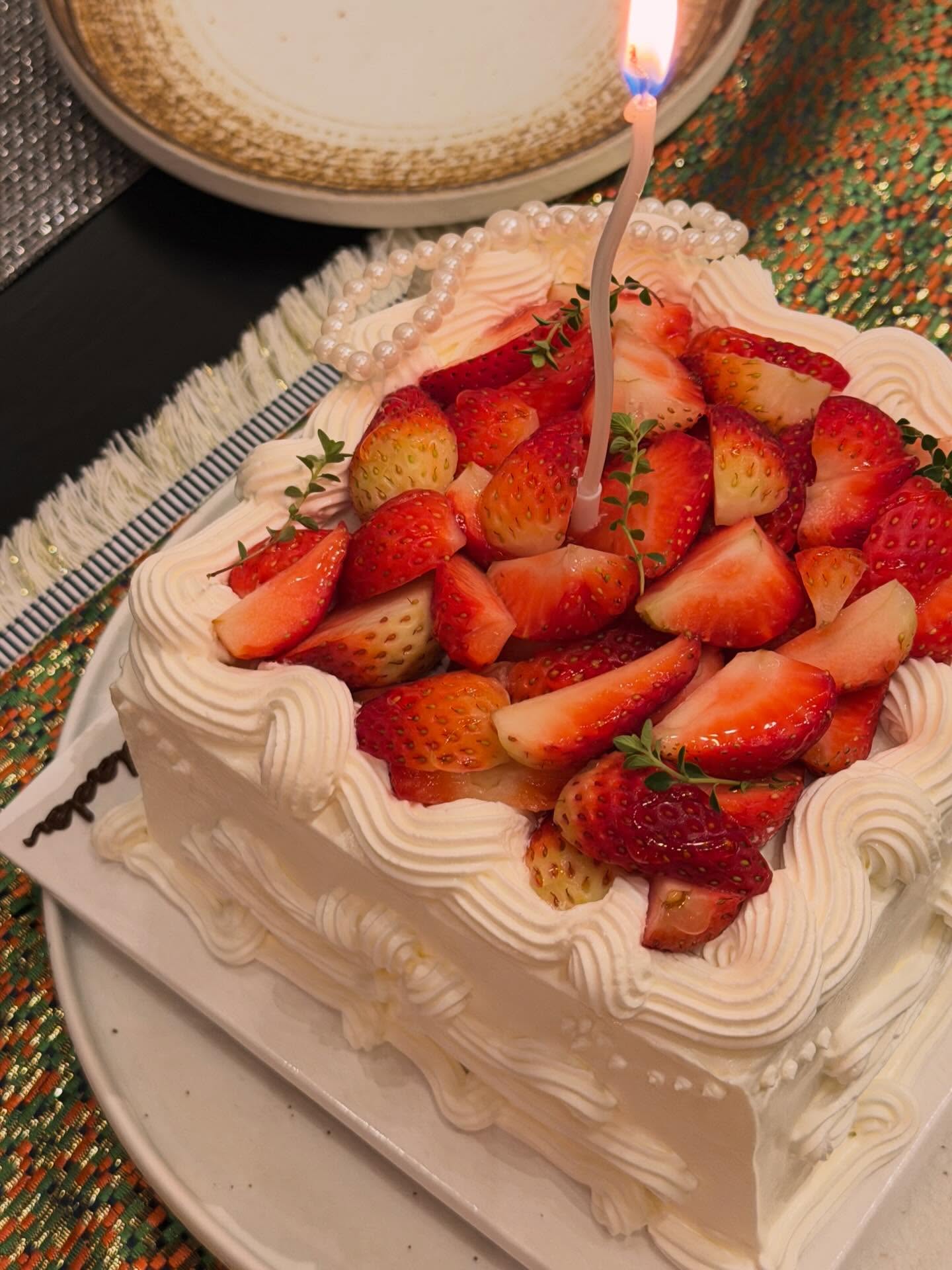 เฟิร์น - นพจิรา ฤกษ์ขจรนามกุล