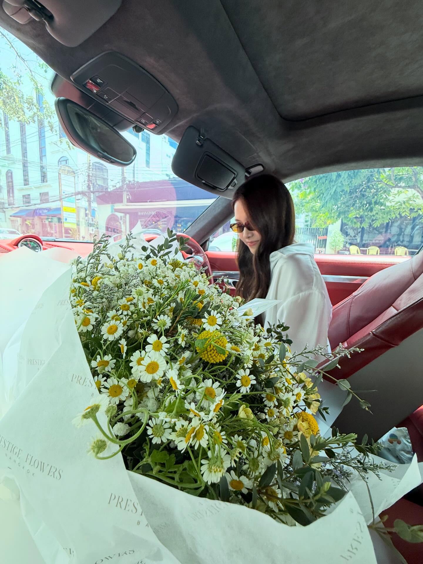 เฟิร์น - นพจิรา ฤกษ์ขจรนามกุล