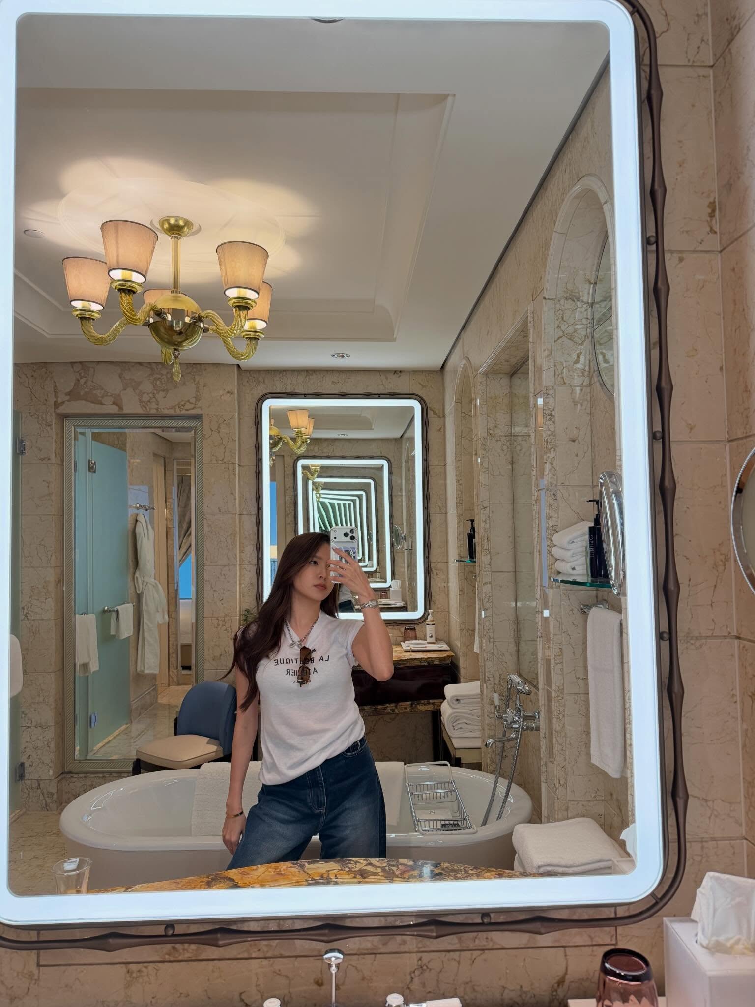 เฟิร์น - นพจิรา ฤกษ์ขจรนามกุล