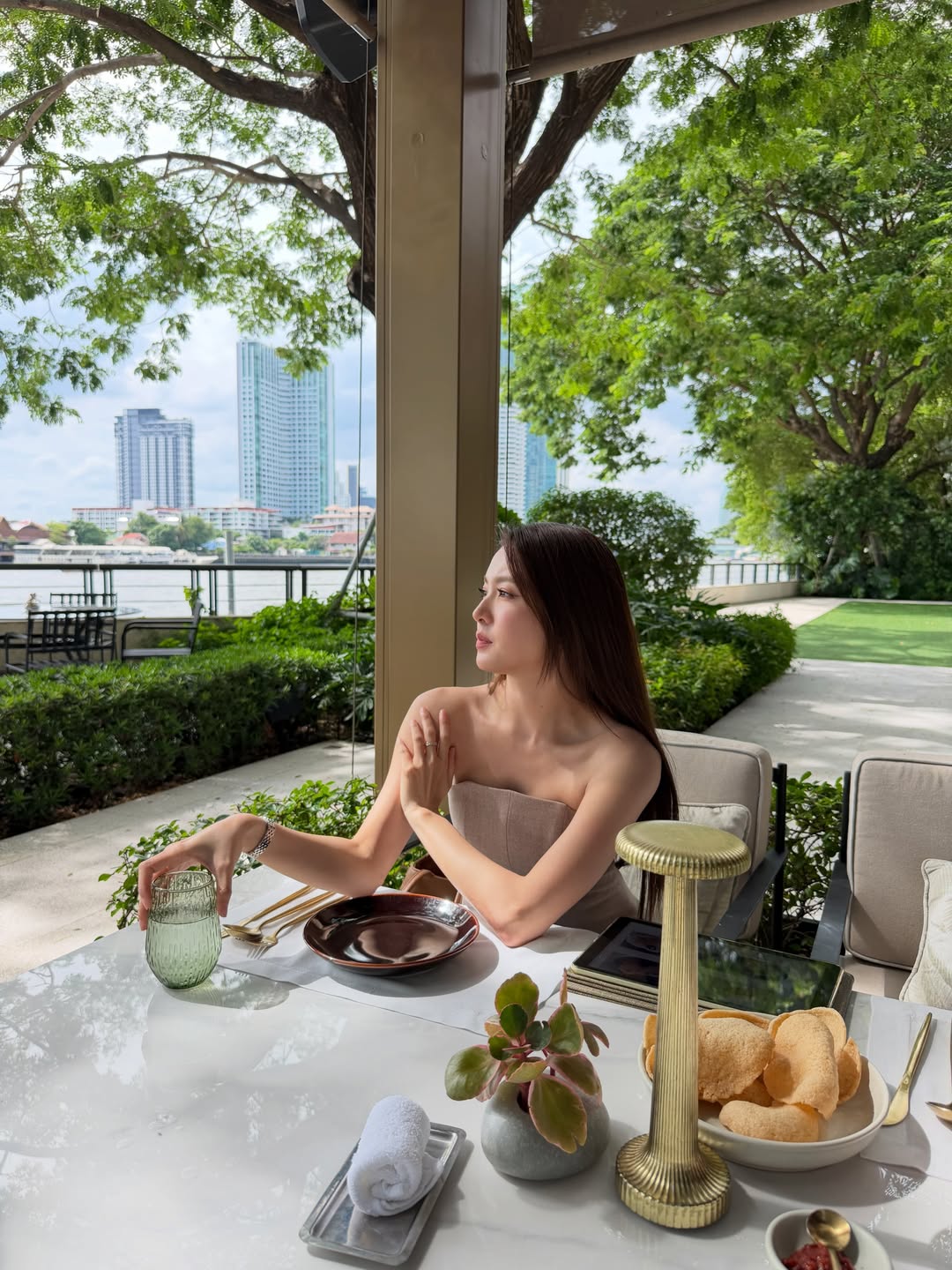 เฟิร์น - นพจิรา ฤกษ์ขจรนามกุล