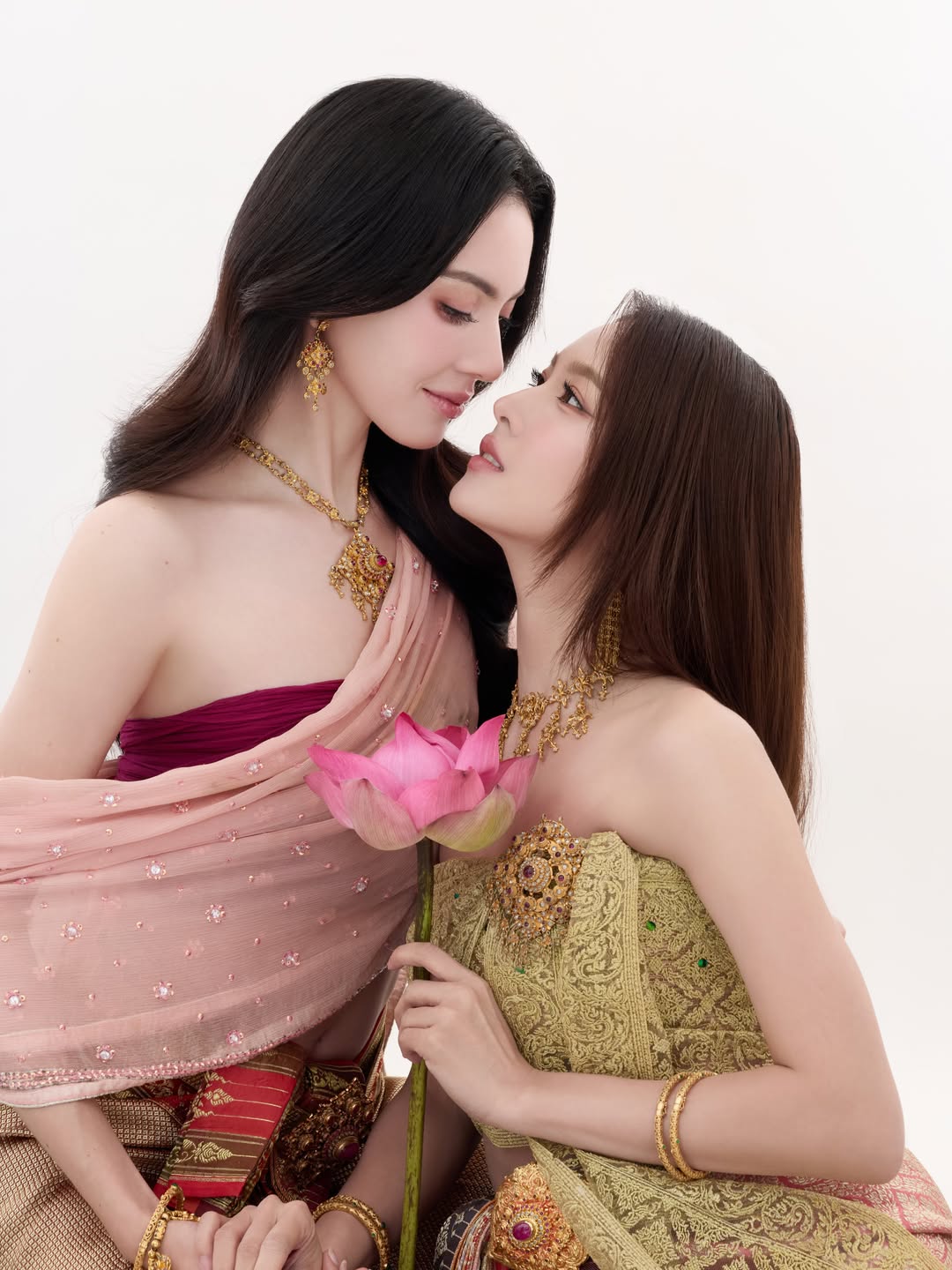เฟิร์น - นพจิรา ฤกษ์ขจรนามกุล