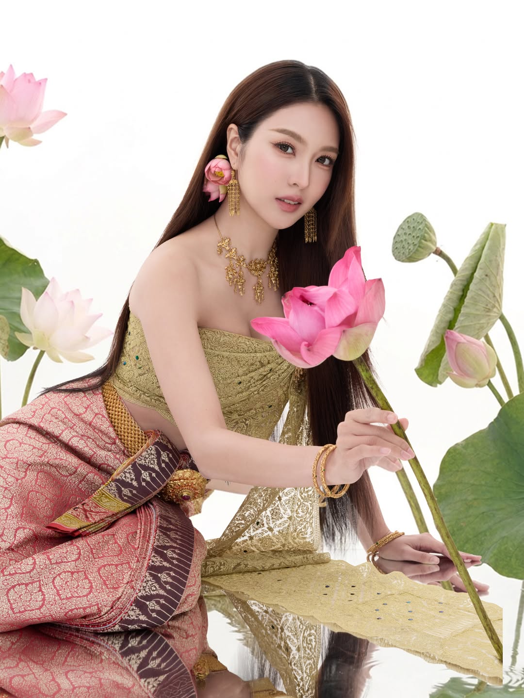 เฟิร์น - นพจิรา ฤกษ์ขจรนามกุล