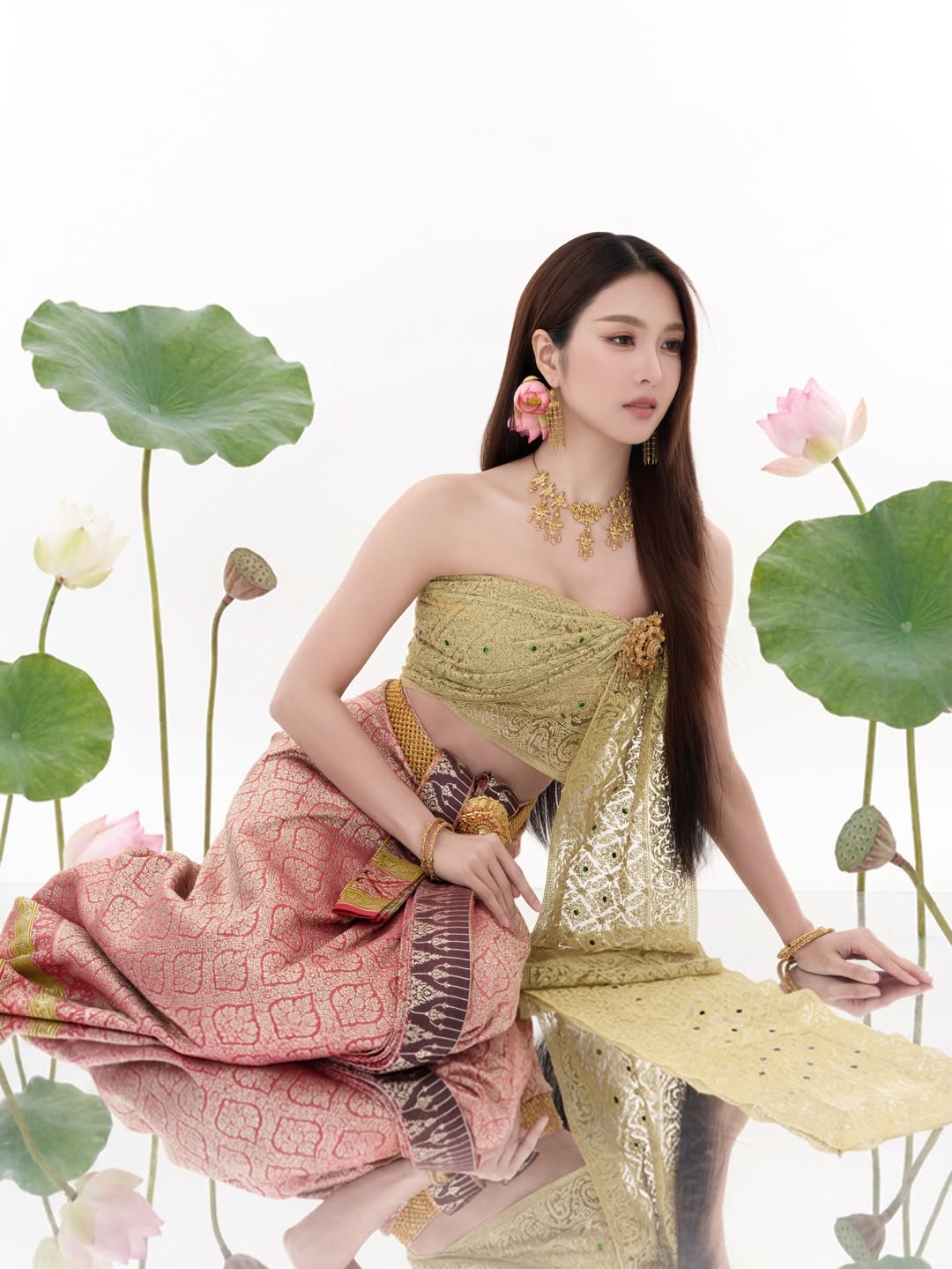 เฟิร์น - นพจิรา ฤกษ์ขจรนามกุล