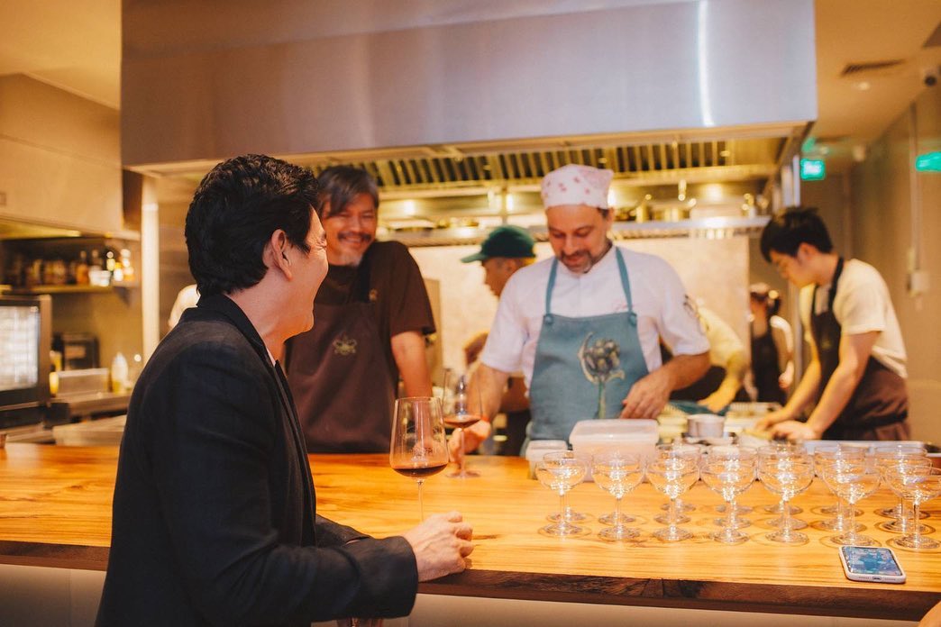 ชาคริต แย้มนาม