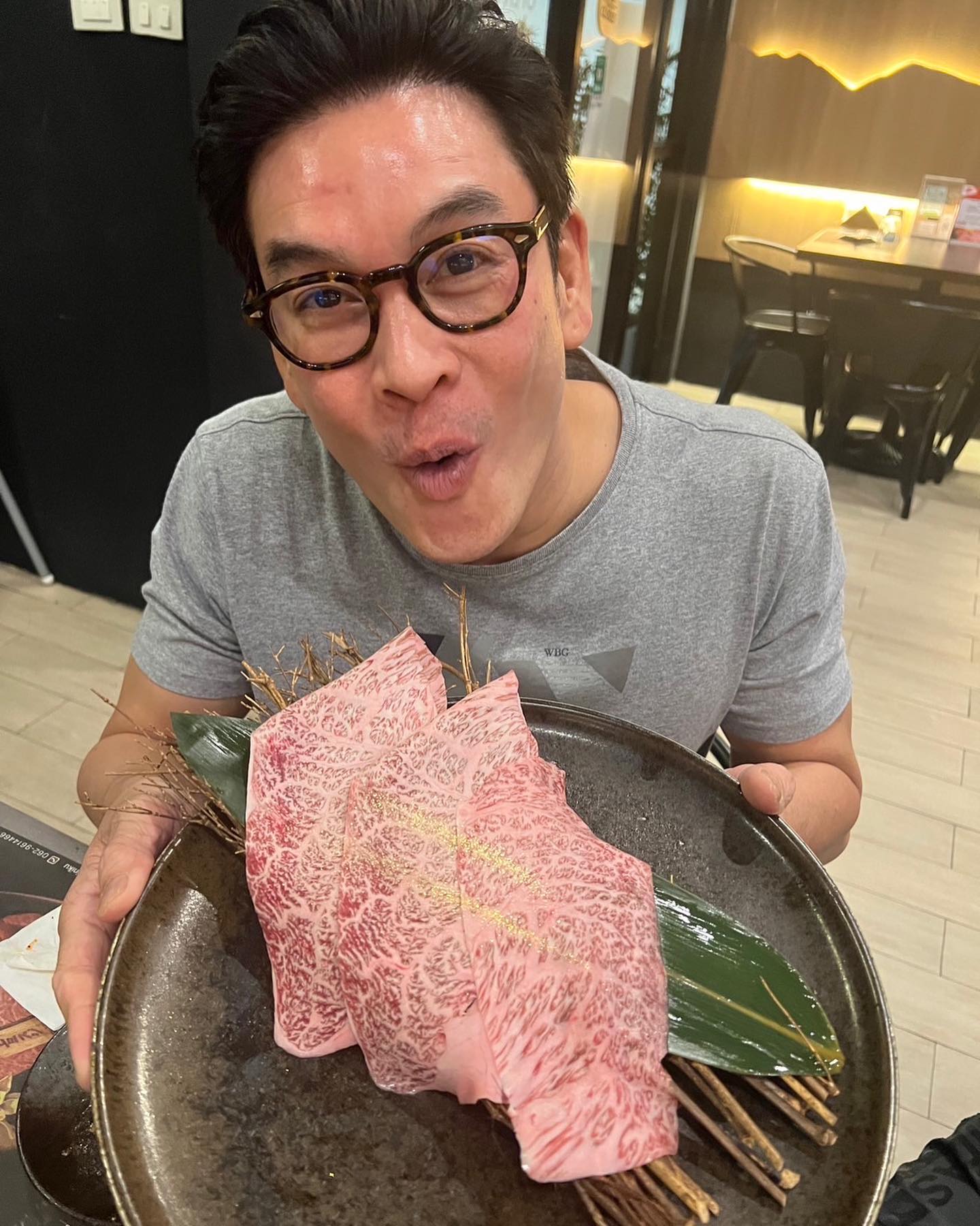 ชาคริต แย้มนาม