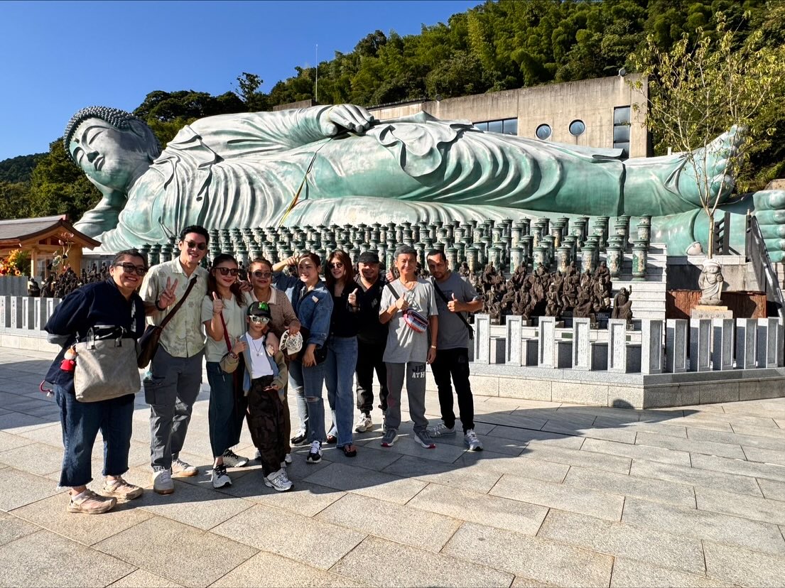 ชาคริต แย้มนาม