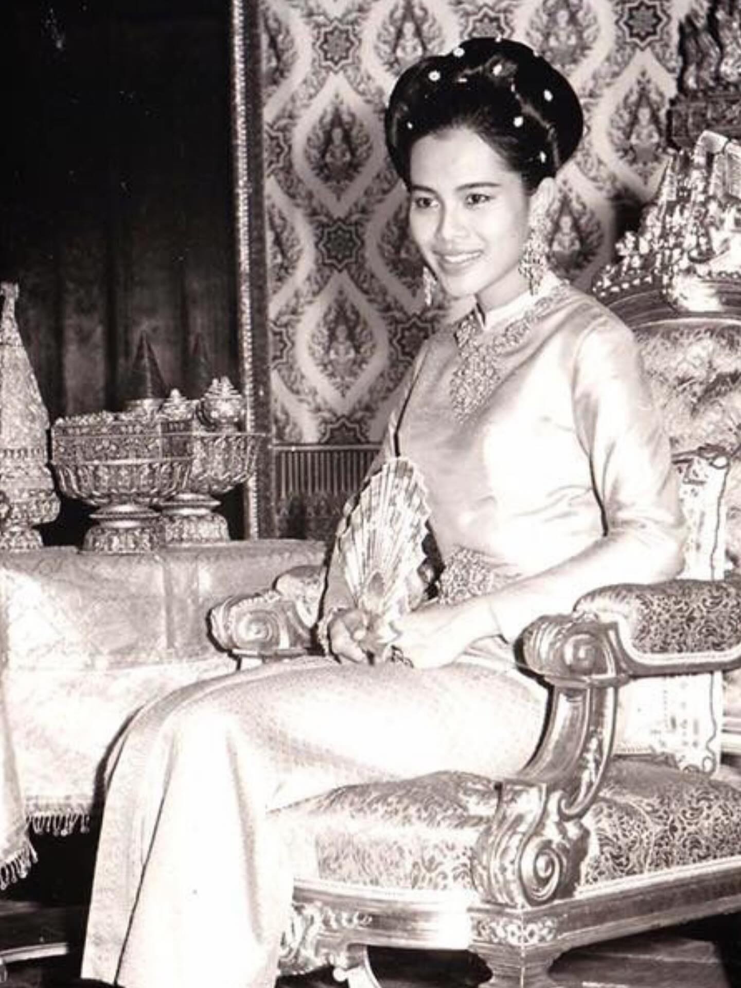 ชาคริต แย้มนาม