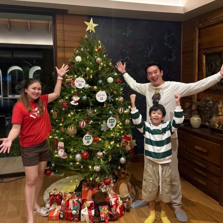 ชาคริต แย้มนาม