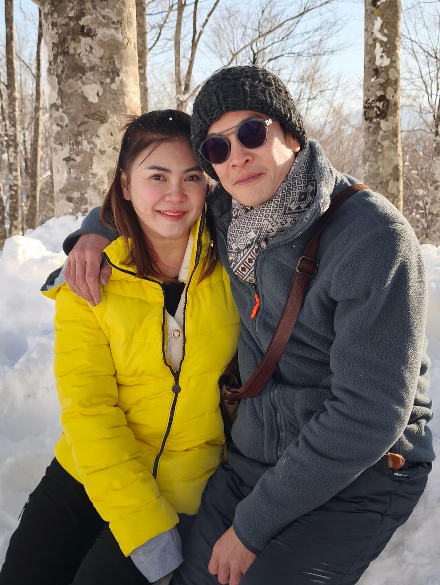 ชาคริต แย้มนาม