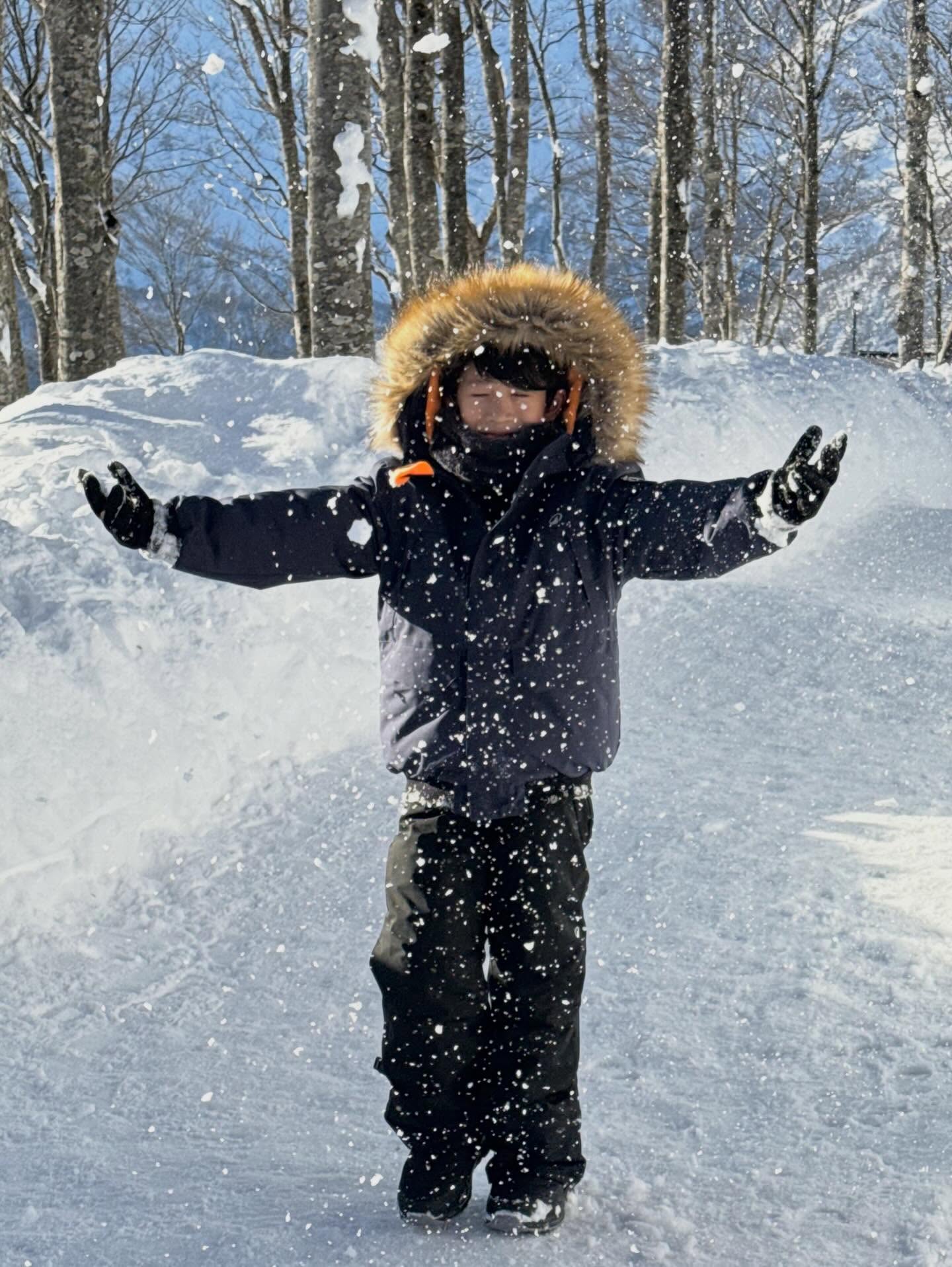 ชาคริต แย้มนาม