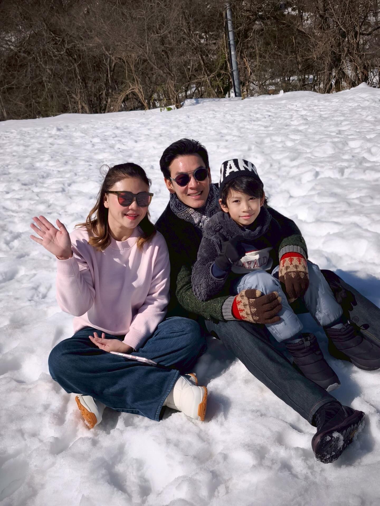 ชาคริต แย้มนาม