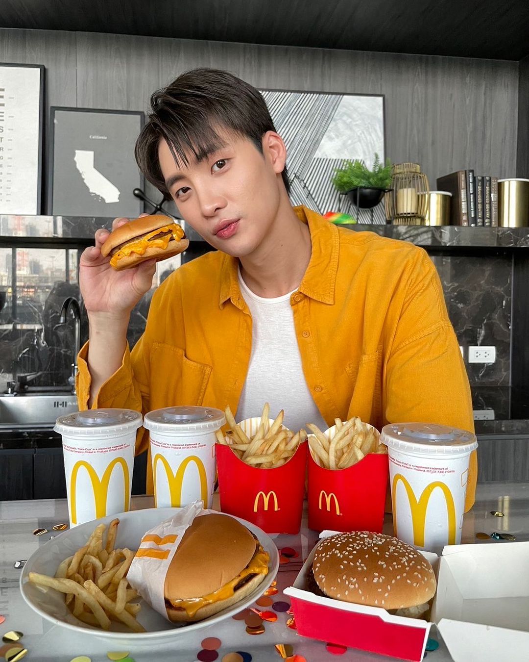 มีน - พีรวิชญ์ อรรถชิตสถาพร