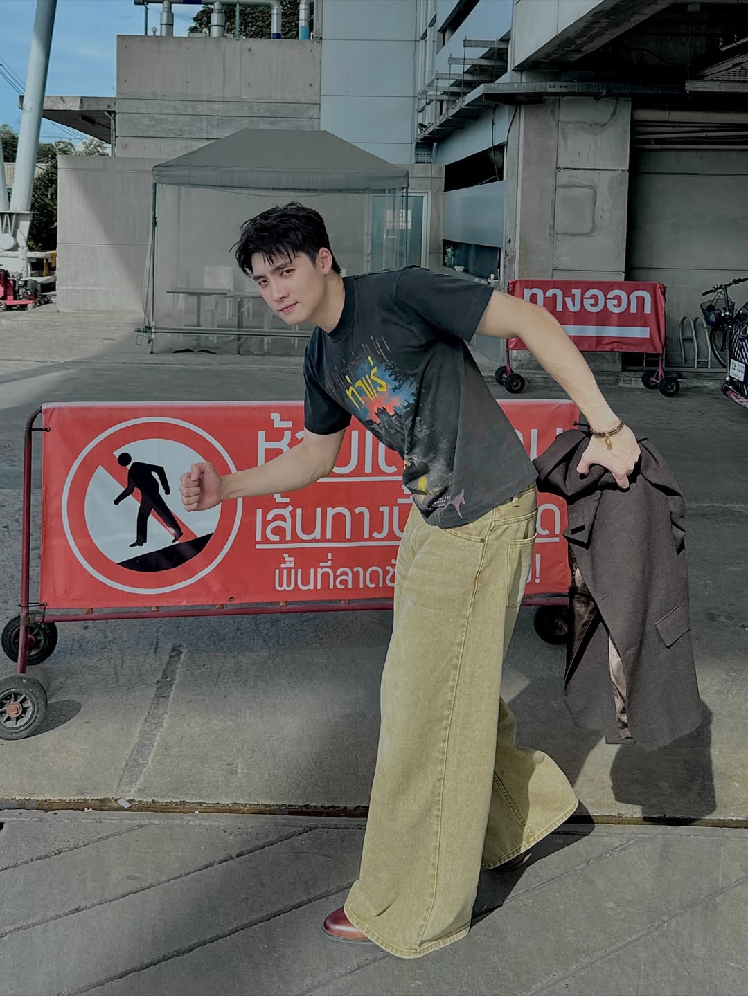 มีน - พีรวิชญ์ อรรถชิตสถาพร