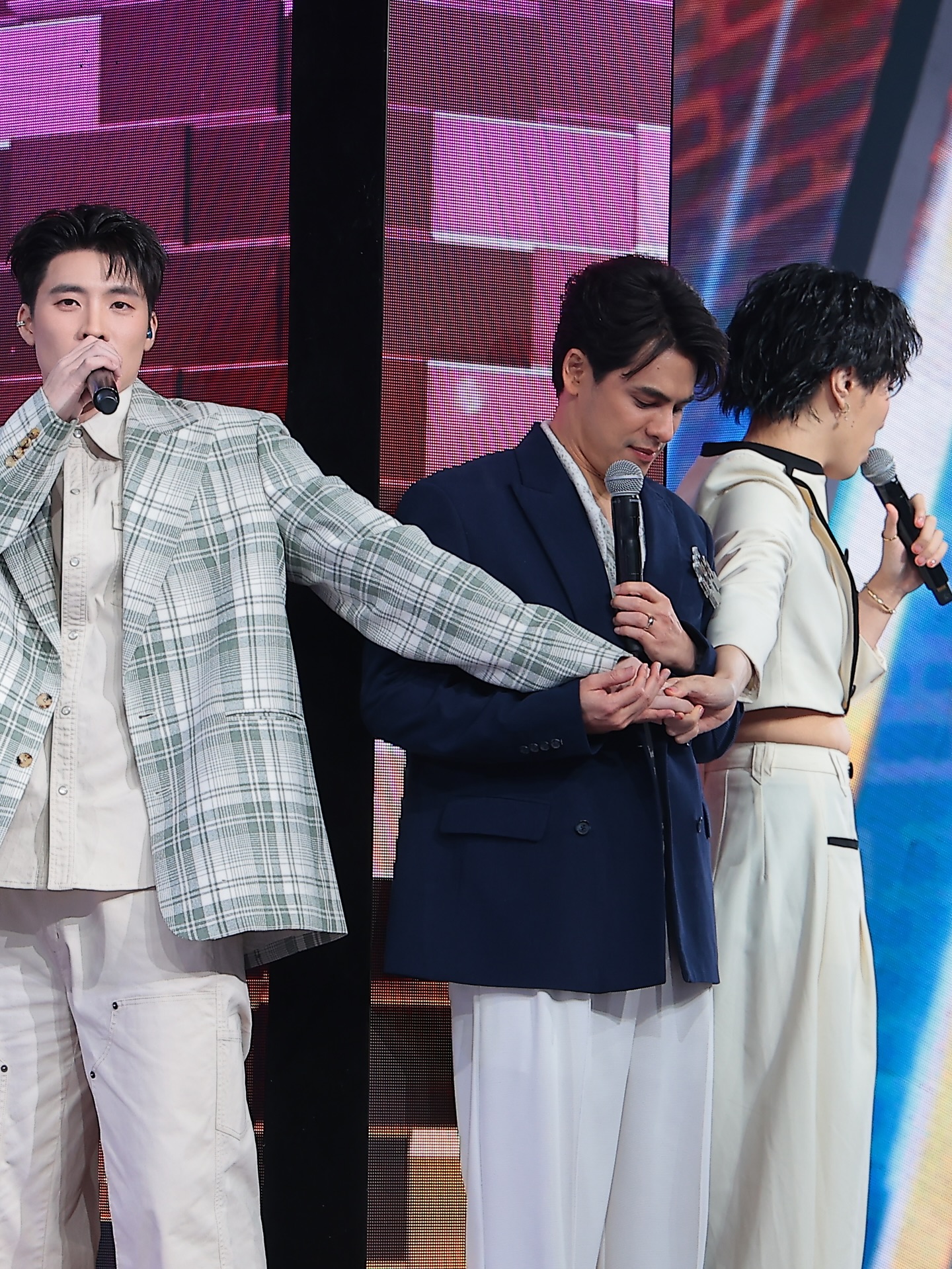 มีน - พีรวิชญ์ อรรถชิตสถาพร