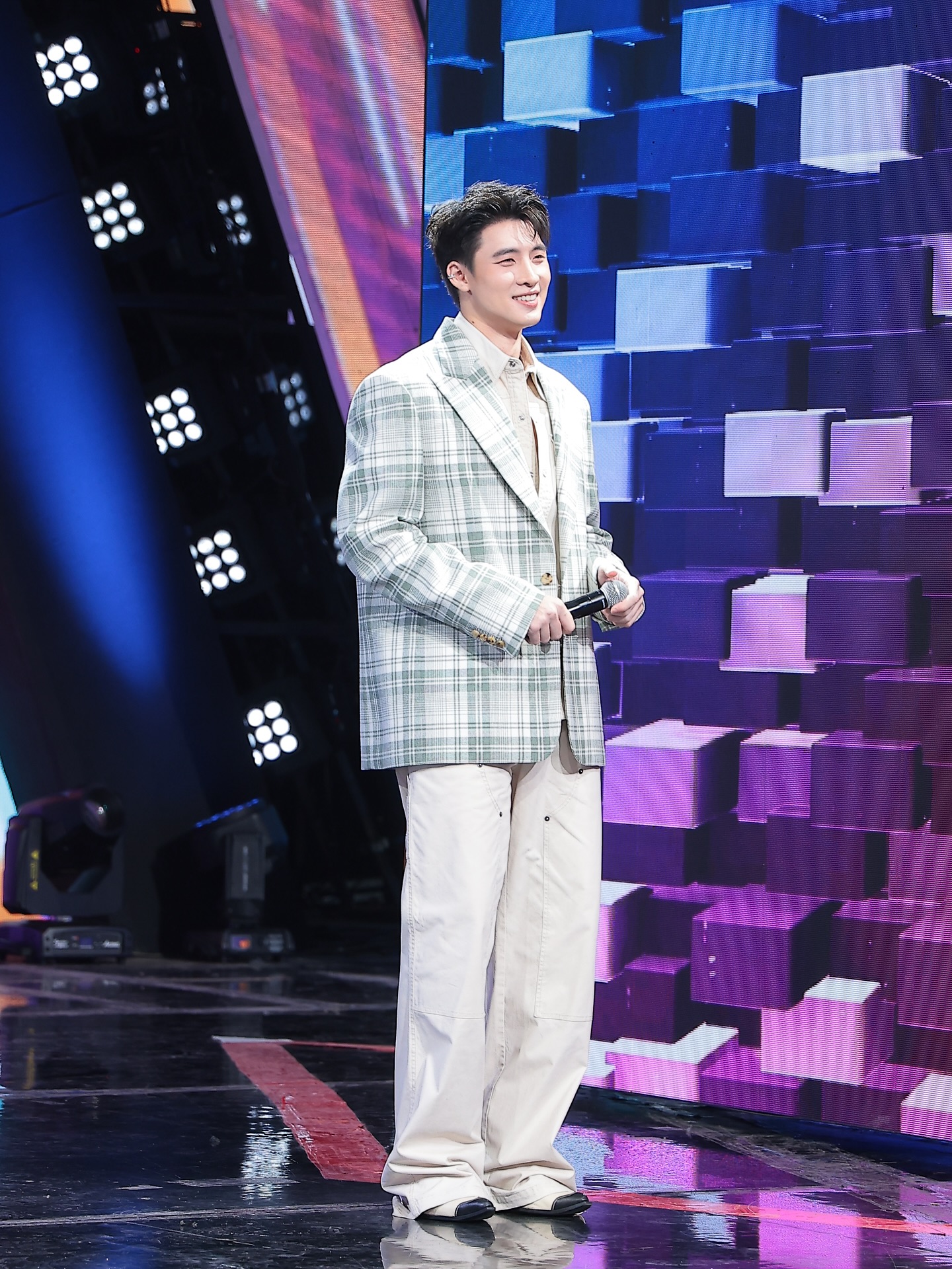 มีน - พีรวิชญ์ อรรถชิตสถาพร