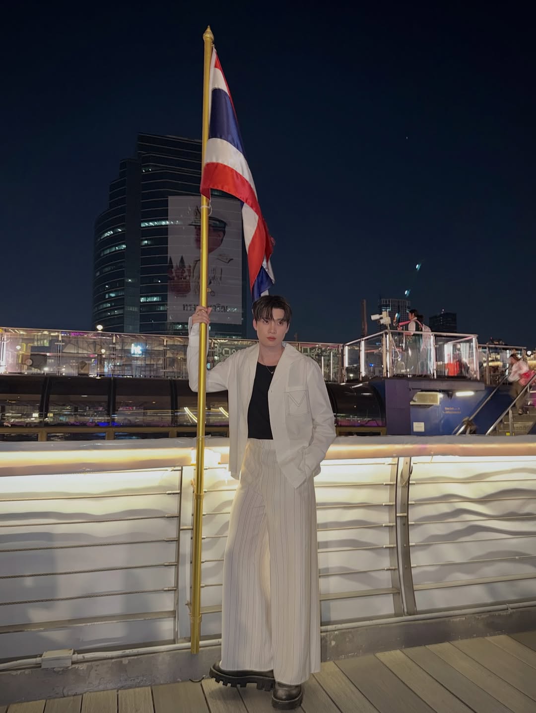 มีน - พีรวิชญ์ อรรถชิตสถาพร