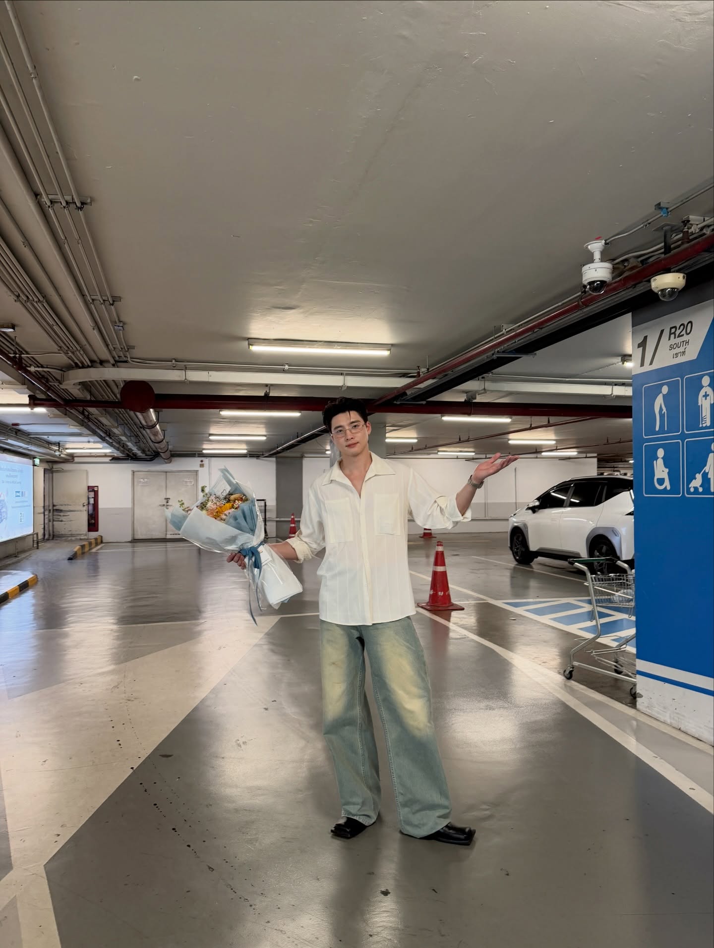 มีน - พีรวิชญ์ อรรถชิตสถาพร