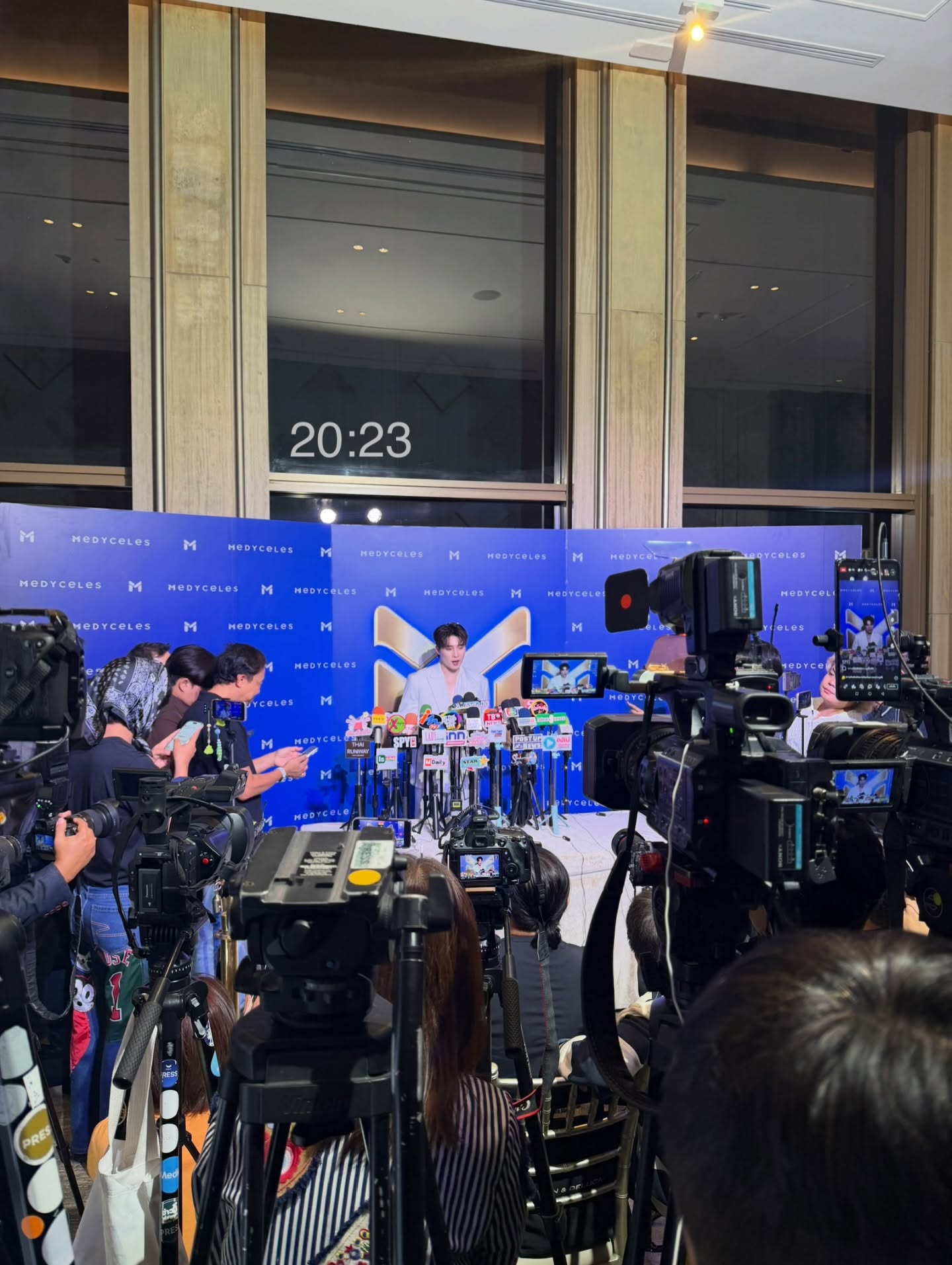 มีน - พีรวิชญ์ อรรถชิตสถาพร